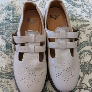 Dr. Martens 8065 Virginia Leather Mary Jane Shoes in Vintage Taupe